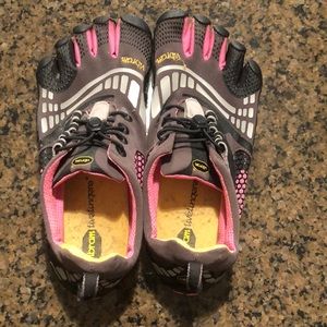 Vibram shoes with toes